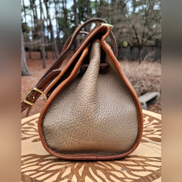 Vintage Dooney & Bourke Pre-Tag R 46 Bicycle Bag Taupe/Tan Leather Crossbody - Picture 3 of 14